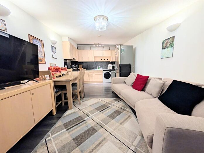 1 Bedroom Flat For Sale In Clarence Court, London Road, Langley, SL3