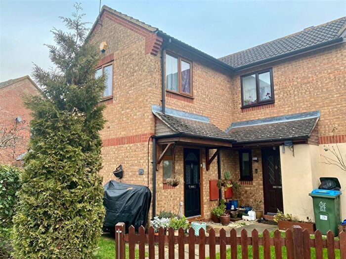 2 Bedroom House To Rent In Batt Furlong, Aylesbury, HP21