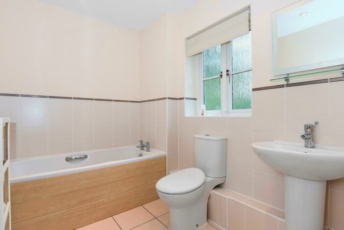2 Bedroom Apartment To Rent In Ascot, Berkshire, SL5