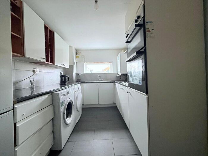 3 Bedroom Flat To Rent In Grangewood Road, Nottingham, NG8