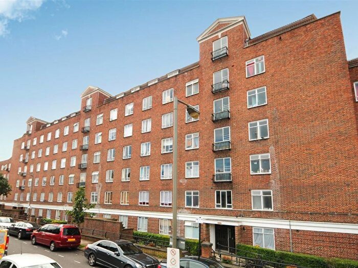 3 Bedroom Flat To Rent In Iron Mill Road, London, SW18