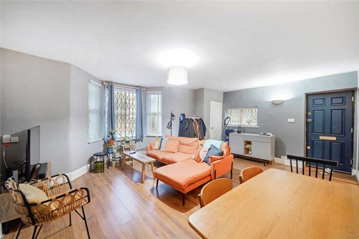 2 Bedroom Apartment For Sale In Tufnell Park Road, London, N7
