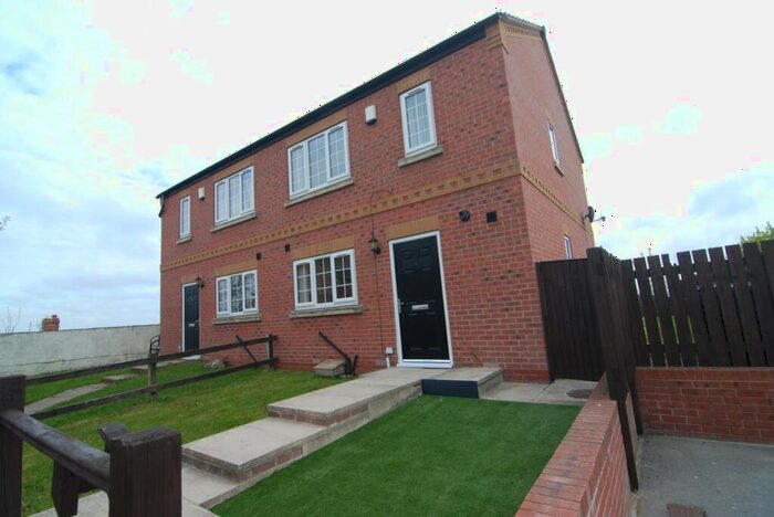 3 Bedroom Semi-Detached House To Rent In Highstone View, Worsbrough, S70