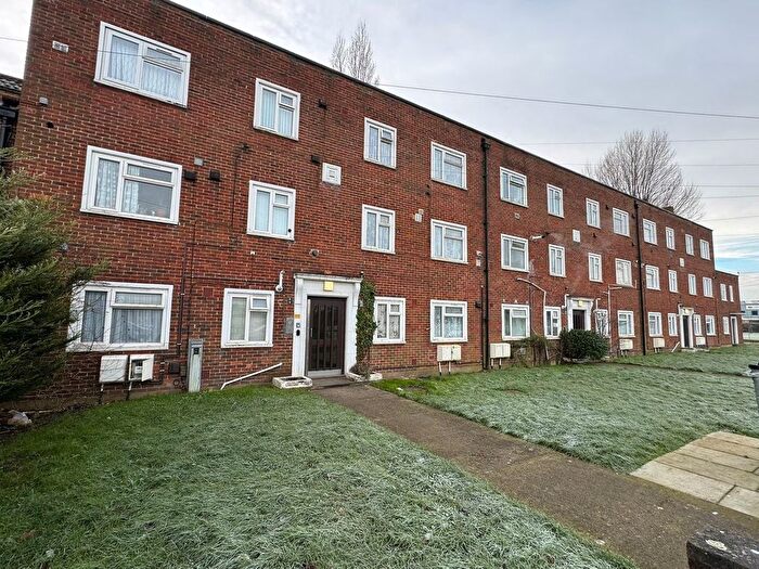 1 Bedroom Flat To Rent In Warwick Road, Hounslow, TW4