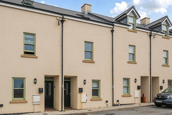 3 Bedroom Terraced House For Sale In Chiswell, Portland, DT5