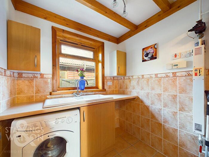 3 Bedroom Chalet For Sale In Pond Lane, Upper Holton, Halesworth, IP19