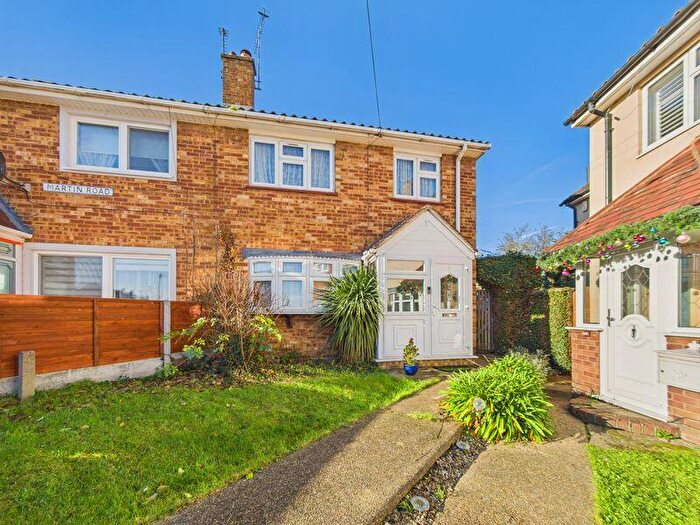 3 Bedroom Semi Detached House For Sale In Martin Road, South Ockendon, RM15