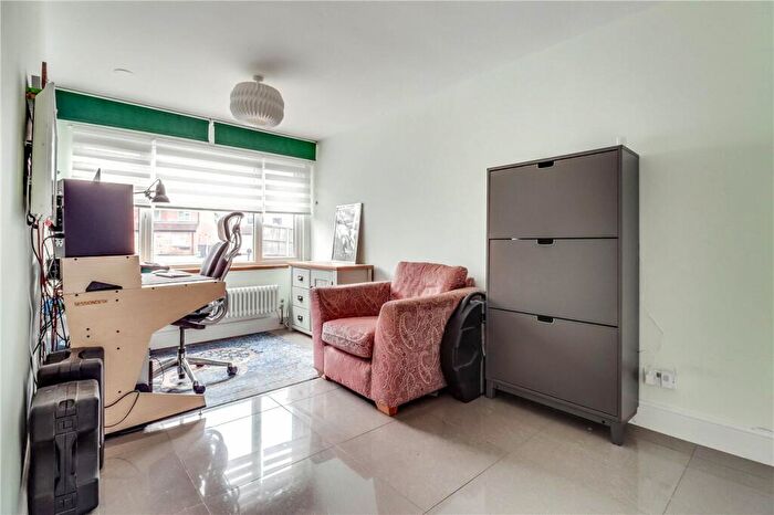 3 Bedroom End Of Terrace House For Sale In Colne Gardens, London Colney, St. Albans, Hertfordshire, AL2