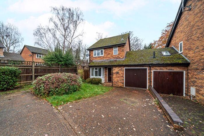 3 Bedroom Link Detached House To Rent In Robin Hill, Godalming, GU7