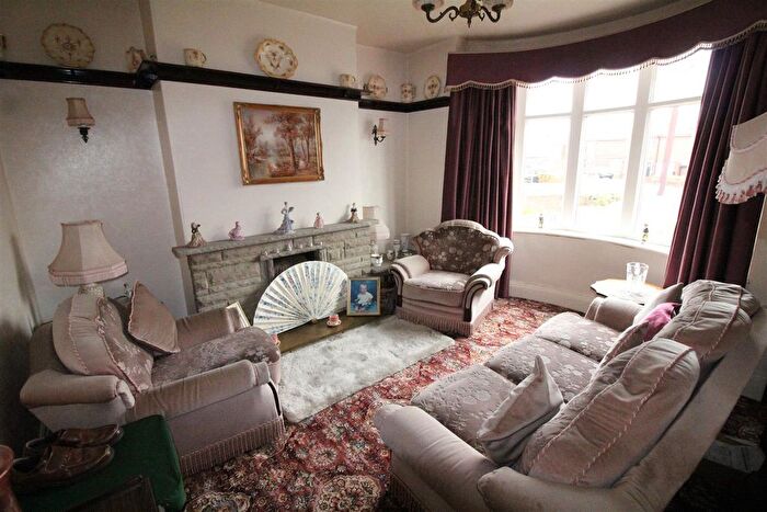 3 Bedroom Semi-detached House For Sale In Grasmere Road, Hanging Heaton, Dewsbury, WF12