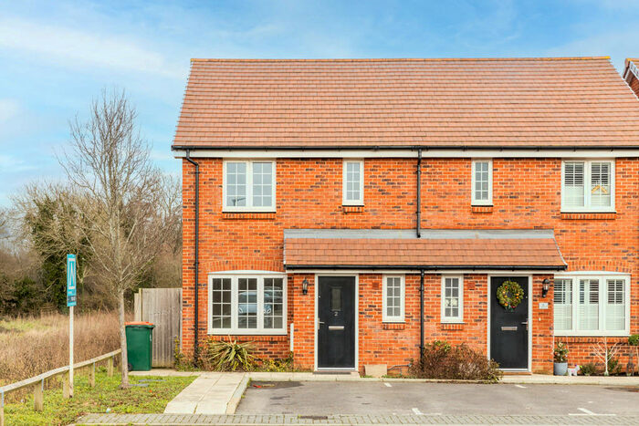 2 Bedroom End Of Terrace House To Rent In Robinson Crescent, Crawley, RH10