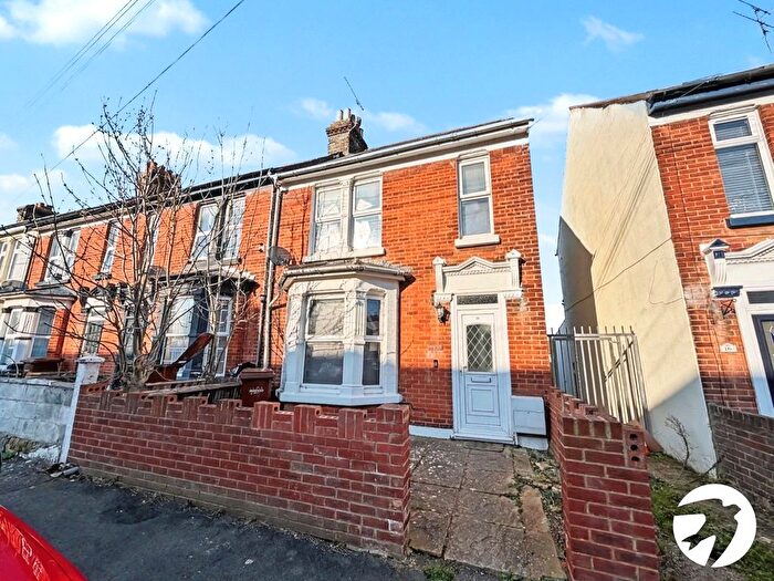 3 Bedroom End Terrace House To Rent In Valley Road, Gillingham, Kent, ME7