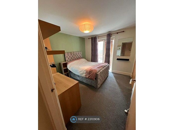 3 Bedroom Flat To Rent In Kingfisher House, York, YO10