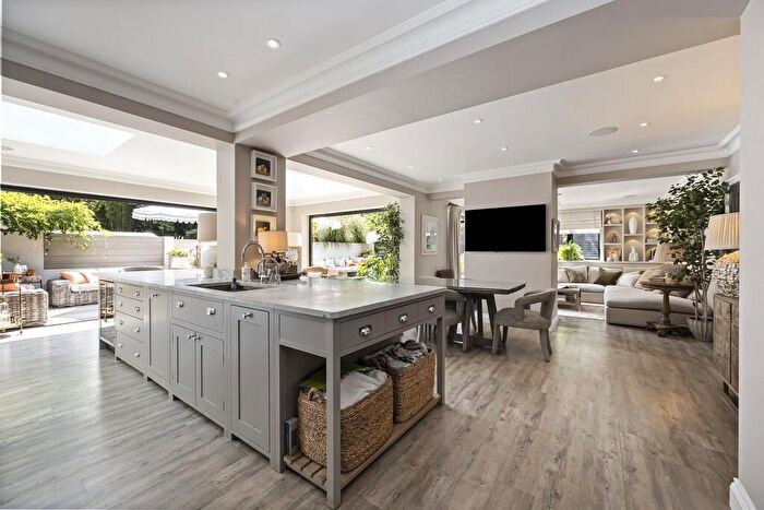 5 Bedroom Detached House For Sale In Hill Drive, Hove, BN3