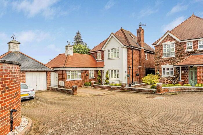 5 Bedroom Detached House To Rent In Boundary Close, Barnet, EN5