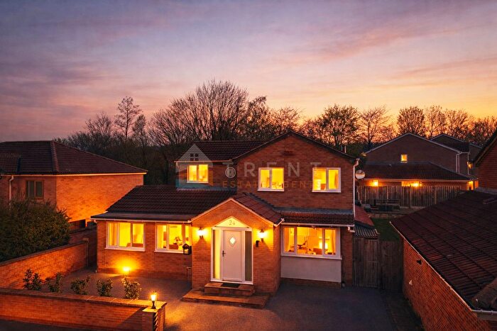 4 Bedroom Detached House For Sale In Landseer Avenue, Tingley, Wakefield, West Yorkshire, WF3