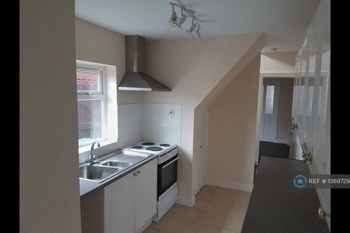 2 Bedroom Semi-Detached House To Rent In Yorke St, Notts, NG19