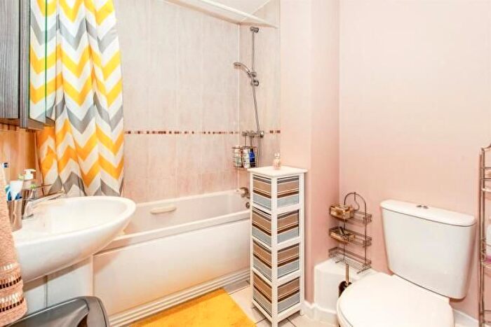 2 Bedroom Flat To Rent In Bath Road, Slough, SL1