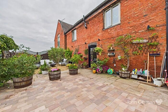 3 Bedroom Barn Conversion For Sale In Wigginton Field Barns, Wigginton, B79