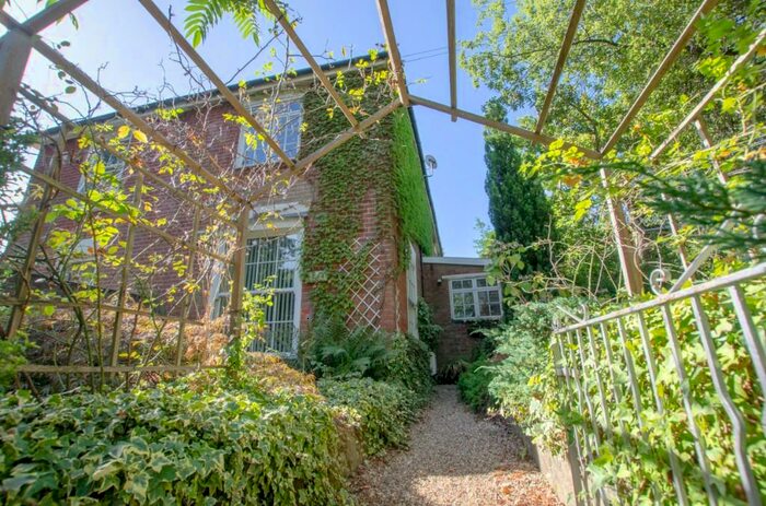 2 Bedroom Cottage For Sale In Portsmouth Road, Sholing, Hampshire, SO19