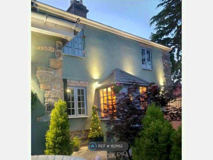 2 Bedroom Semi-Detached House To Rent In South Road, Taunton, TA1