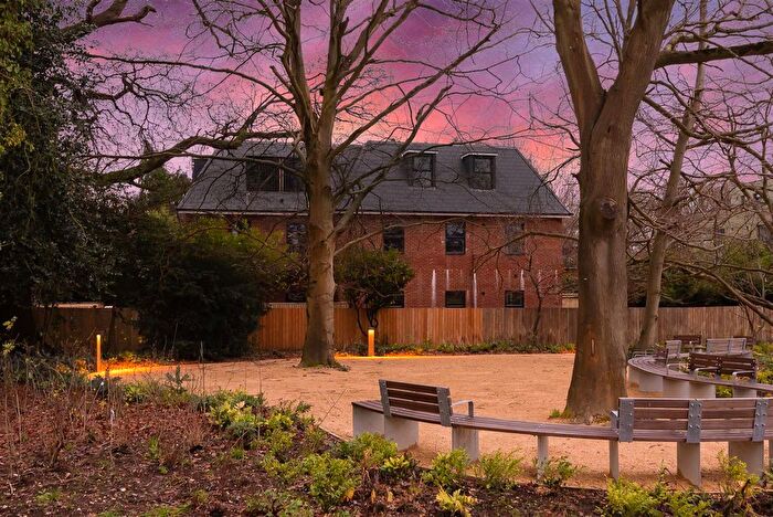 2 Bedroom Flat For Sale In Shootersway, Berkhamsted, HP4