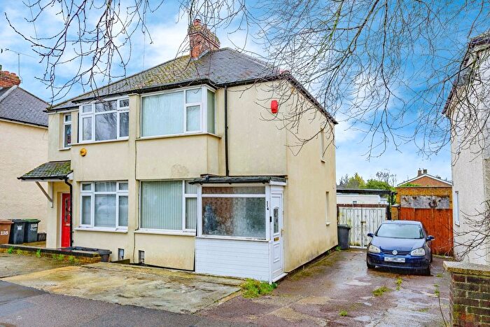 2 Bedroom Semi Detached House For Sale In Fourth Avenue, Luton, Bedfordshire, LU3