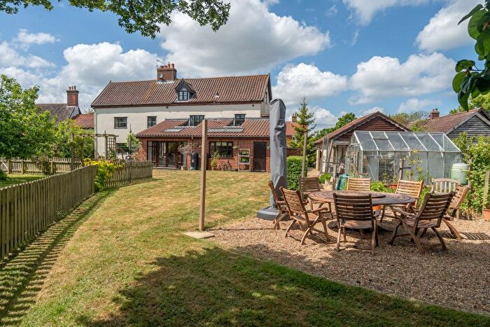 4 Bedroom Farmhouse For Sale In Hardwick, Norwich, NR15