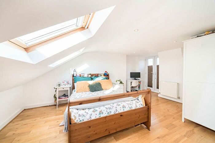 4 Bedroom Flat To Rent In Moring Road, London, SW17