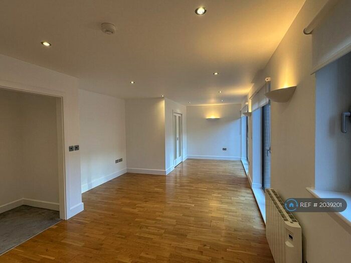 2 Bedroom Flat To Rent In Reservoir Studios, London, E1W