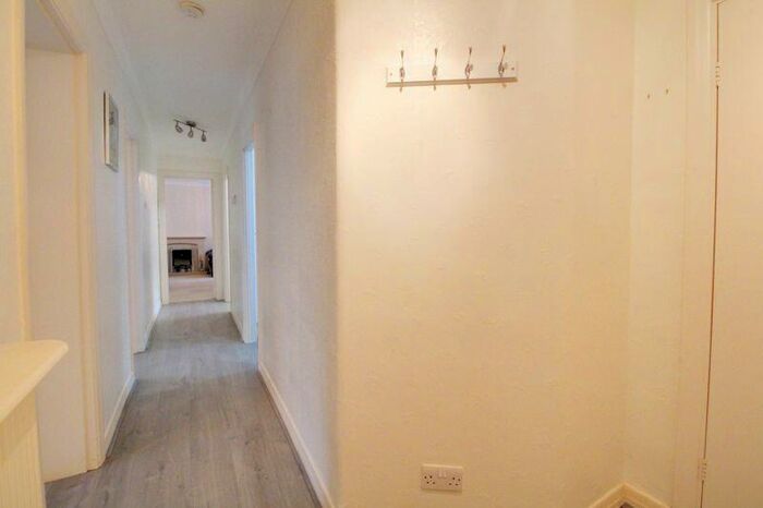 2 Bedroom Flat For Sale In Lambs Close, Cuffley, EN6