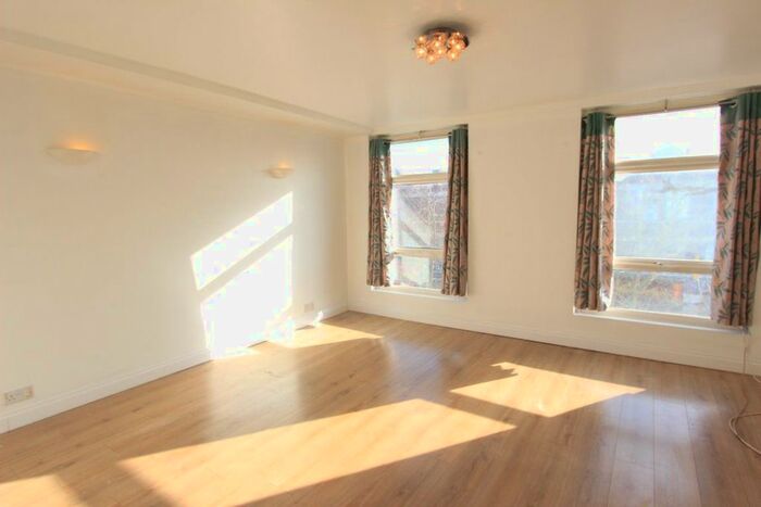 2 Bedroom Flat To Rent In London Road, Mitcham CR4