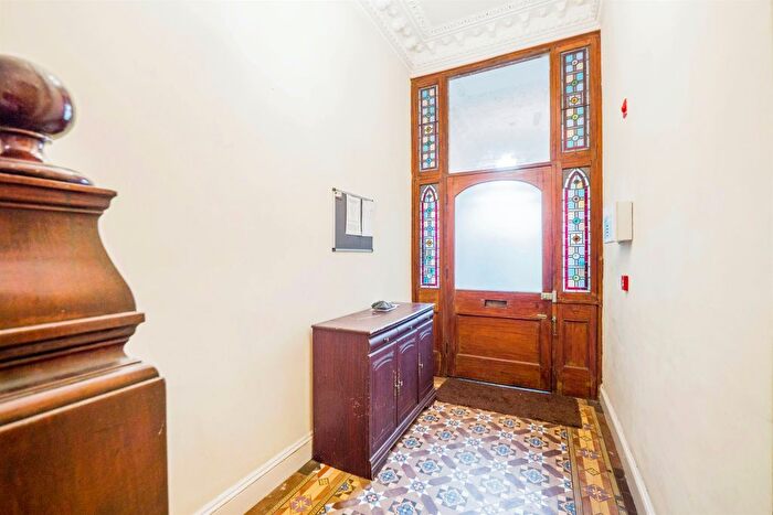 2 Bedroom Flat For Sale In Cathedral Road, Pontcanna, Cardiff, CF11