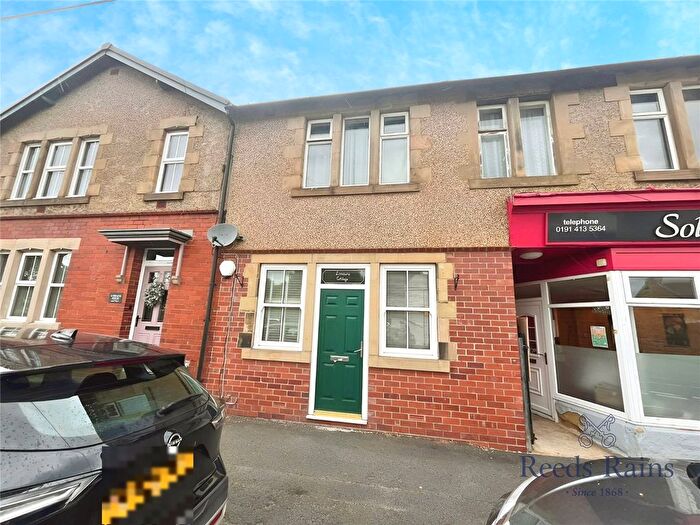 2 Bedroom Flat To Rent In Lead Road, Greenside, Ryton, Tyne And Wear, NE40