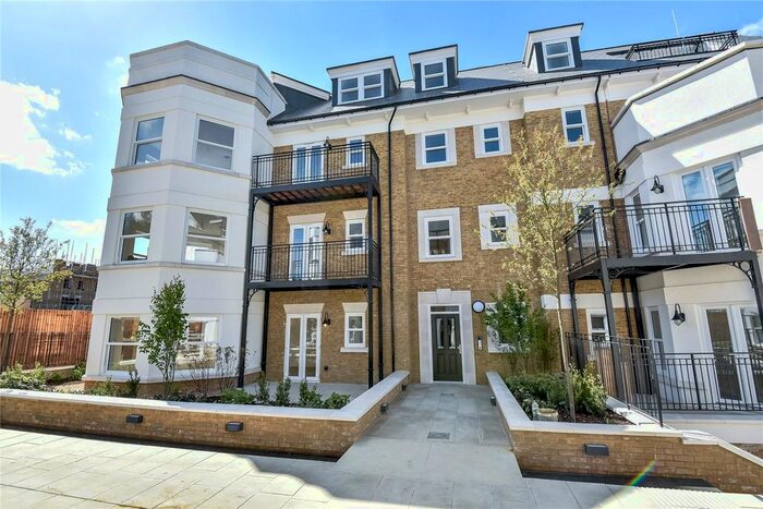 2 Bedroom Flat To Rent In Henrietta Place, King Edward Gardens, Tunbridge Wells, TN4