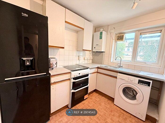 1 Bedroom Flat To Rent In Tiptree Crescent, Ilford, IG5
