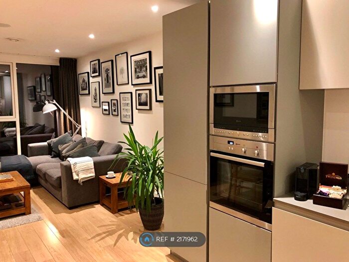 2 Bedroom Flat To Rent In Stockwell Park Walk, London, SW9