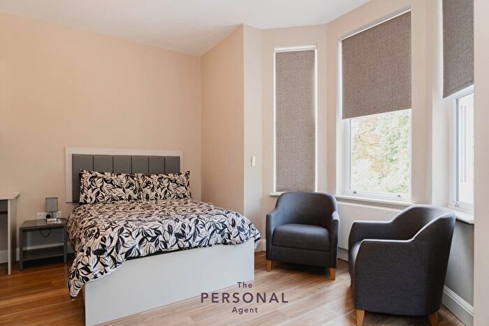 1 Bedroom Studio To Rent In Redwood Drive, Epsom, KT19