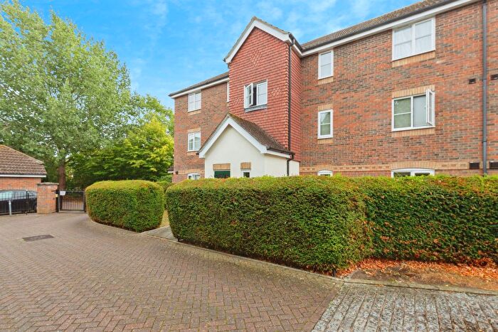 2 Bedroom Flat For Sale In Whitehead Way, Aylesbury, HP21