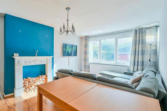 3 Bedroom Maisonette To Rent In Atwater Close, Brixton, London, SW2