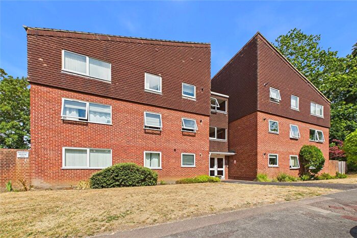 2 Bedroom Flat For Sale In Camberley, Surrey, GU15