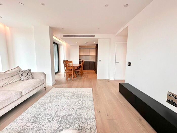 2 Bedroom Flat To Rent In Paragon Square, London, WC1X