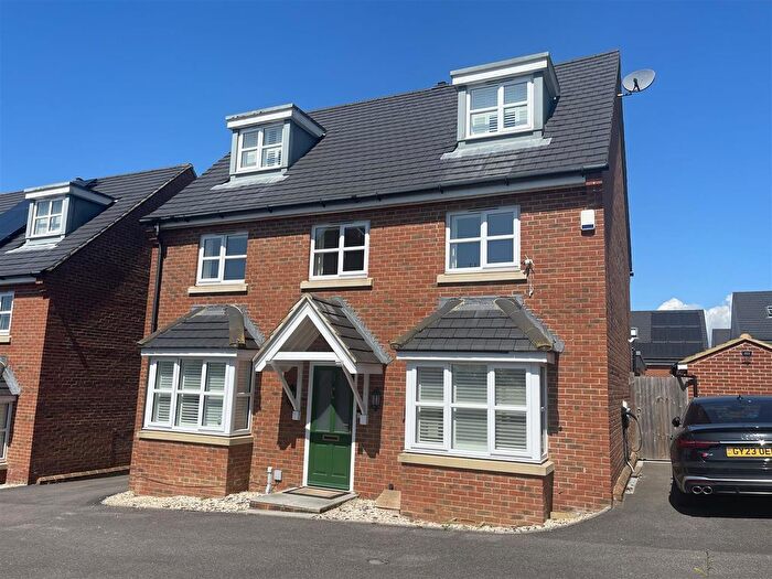 5 Bedroom Detached House To Rent In Larkspur Drive, Burgess Hill, West Sussex, RH15