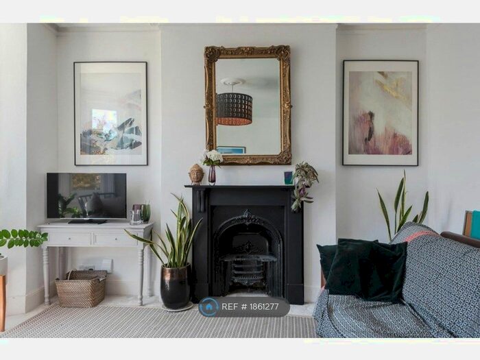 2 Bedroom Flat To Rent In East Dulwich, London, SE22