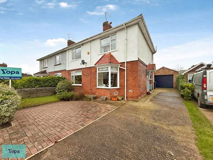 3 Bedroom Semi Detached House For Sale In Queen Mary Crescent, Kirk Sandall, Doncaster, DN3