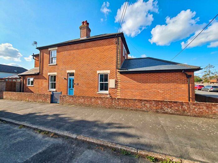 2 Bedroom Detached House For Sale In School Road, Eling, SO40