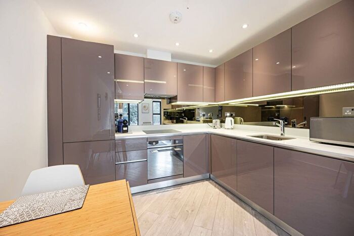 1 Bedroom Flat To Rent In Mile End Road, Stepney, London, E1