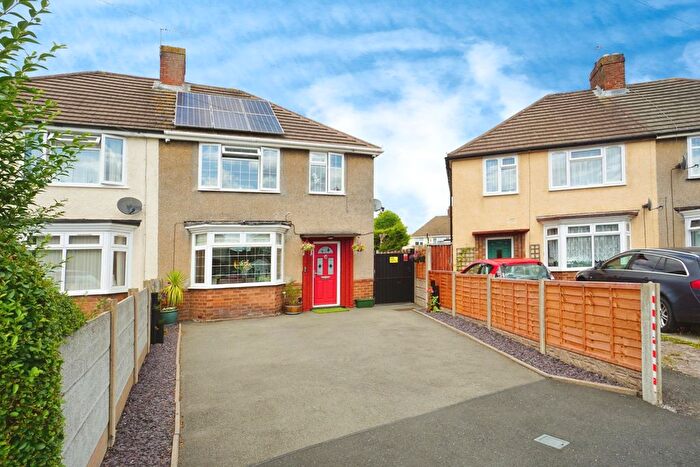 3 Bedroom Semi-Detached House For Sale In Littleworth Avenue, Woodsetton, Dudley, DY1