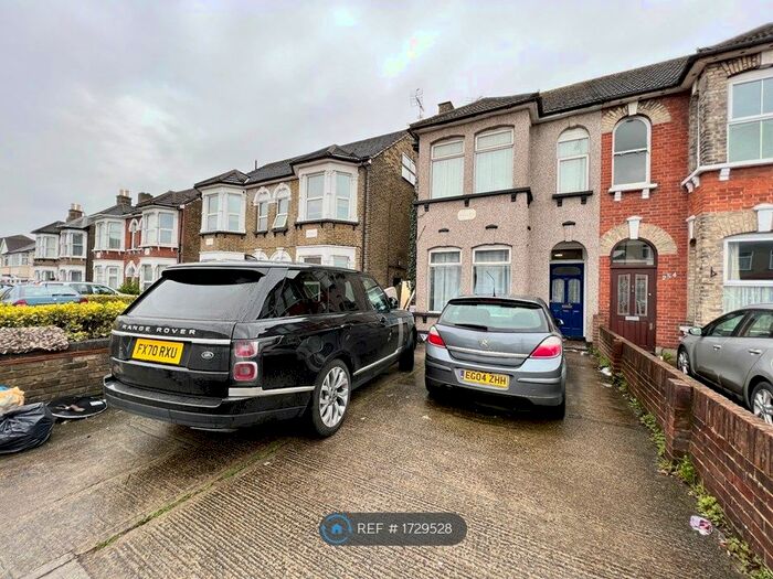 Studio To Rent In South Street, Romford, RM1