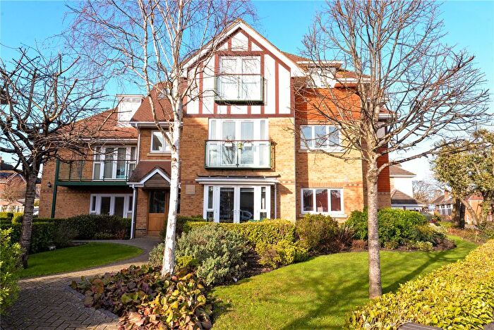 2 Bedroom Flat For Sale In Fernhill Lane, New Milton, Hampshire, BH25